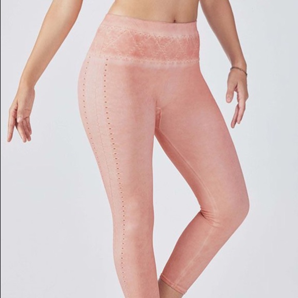 FABLETICS Seamless Solid Capri (Small)